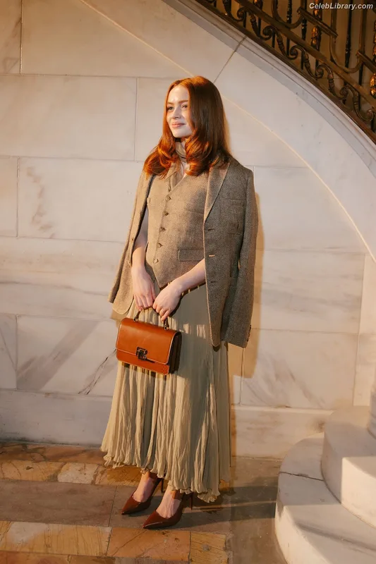 Sadie Sink photo 1 of 1907