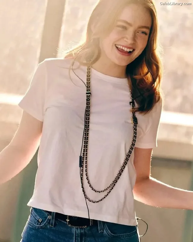 Sadie Sink photo 2 of 1907