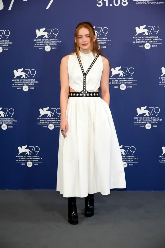 Sadie Sink photo 3 of 1907