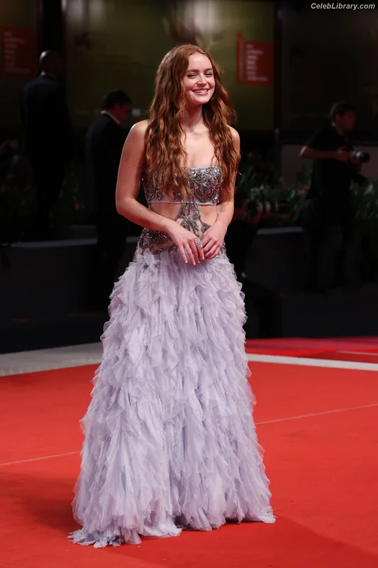 Sadie Sink photo 9 of 1907