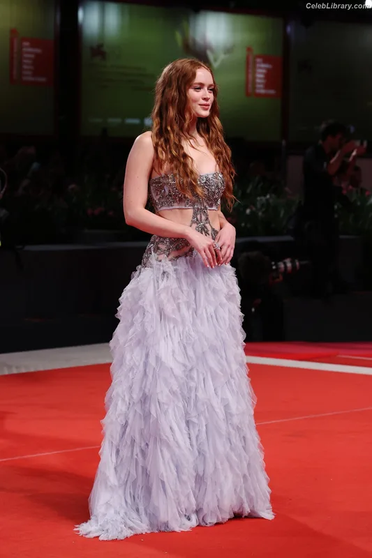 Sadie Sink photo 2 of 1907
