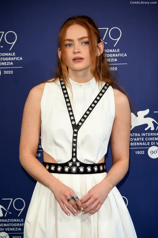 Sadie Sink photo 9 of 1907