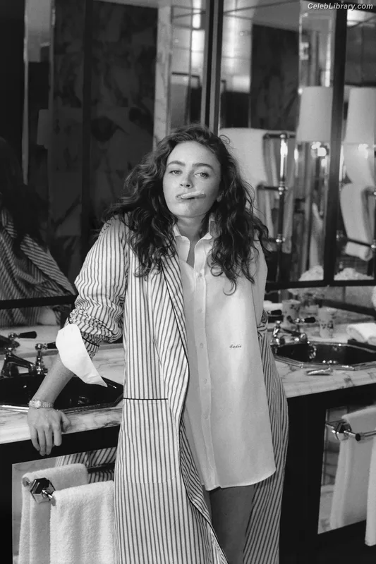 Sadie Sink photo 18 of 1907