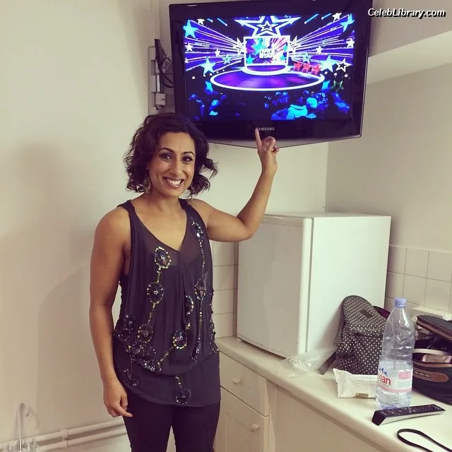 Saira Khan photo 11 of 142