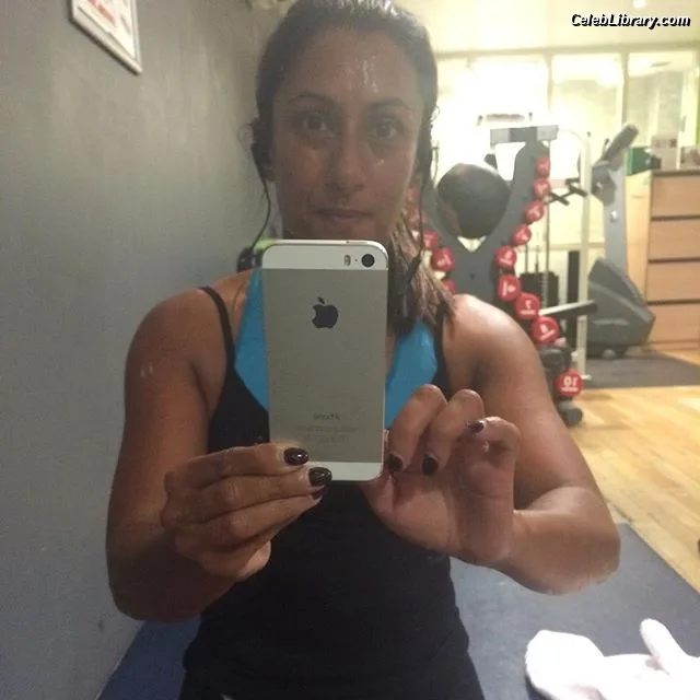 Saira Khan photo 16 of 142