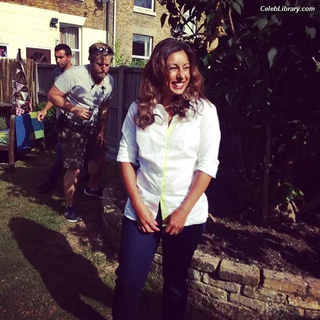 Saira Khan photo 19 of 142