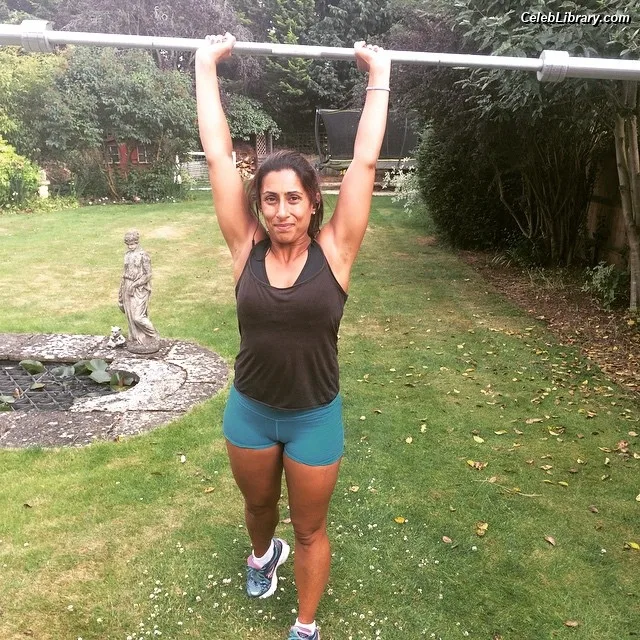 Saira Khan photo 22 of 142