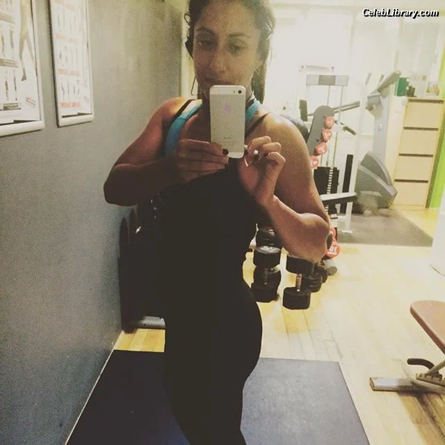 Saira Khan photo 23 of 142