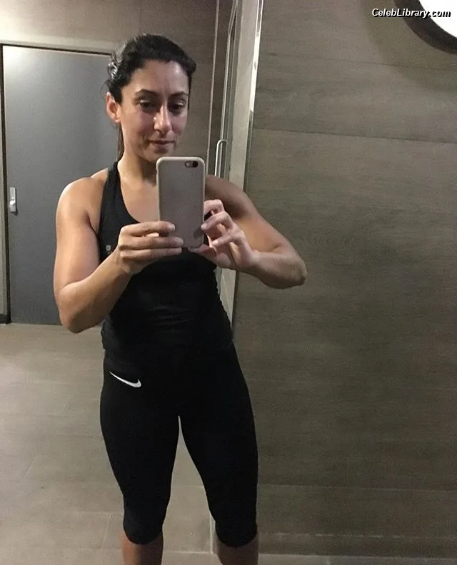 Saira Khan photo 1 of 142