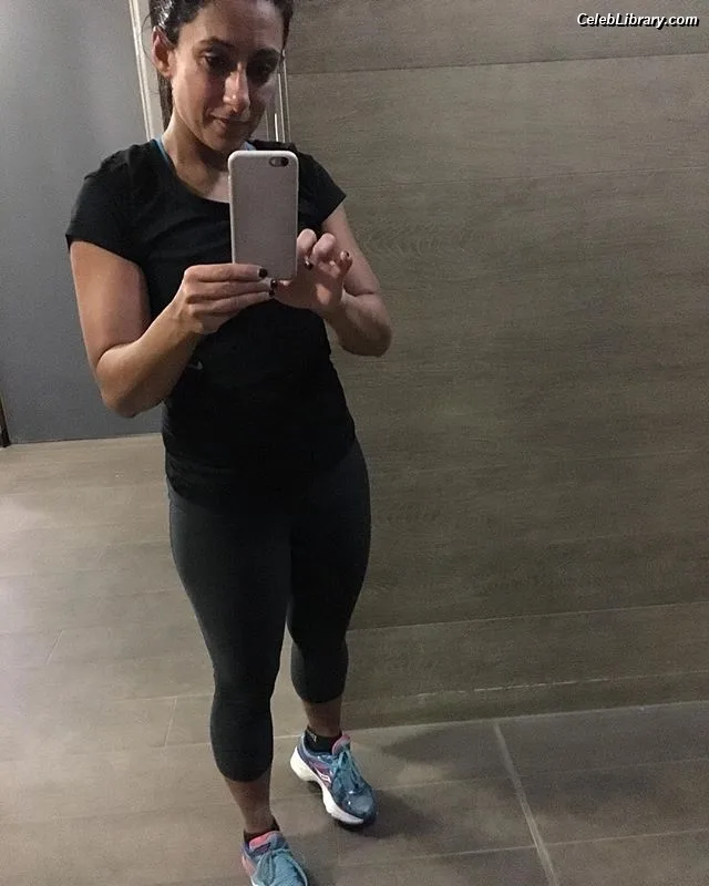 Saira Khan photo 3 of 142