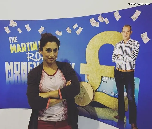 Saira Khan photo 6 of 142