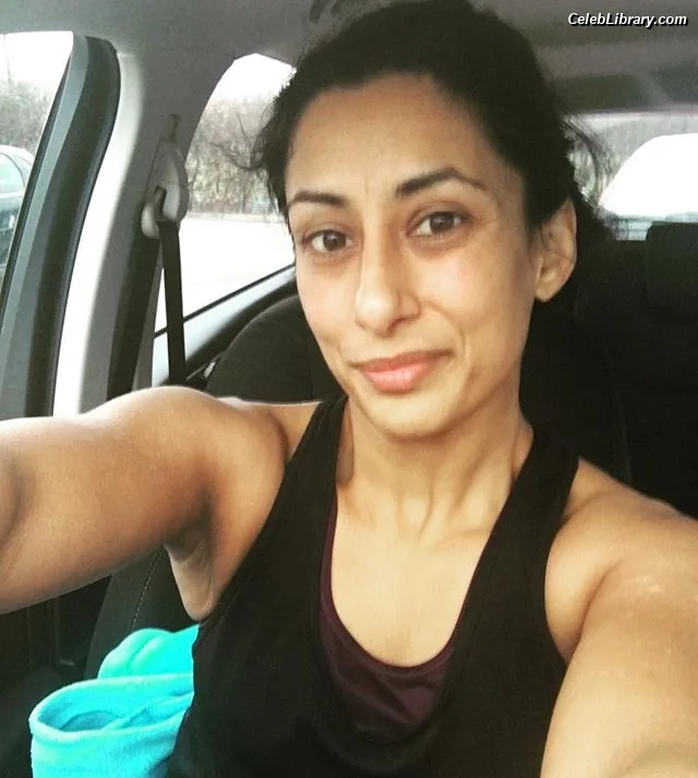 Saira Khan photo 11 of 142