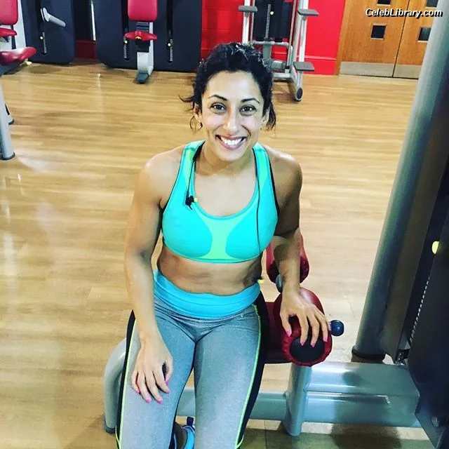 Saira Khan photo 12 of 142