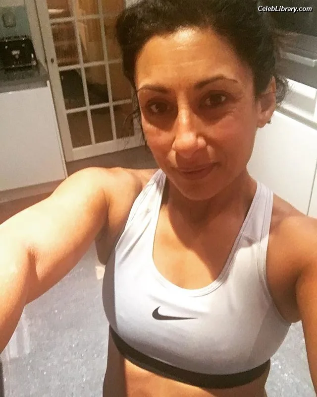 Saira Khan photo 13 of 142
