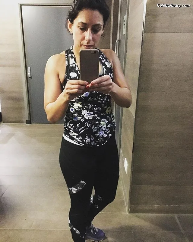 Saira Khan photo 17 of 142