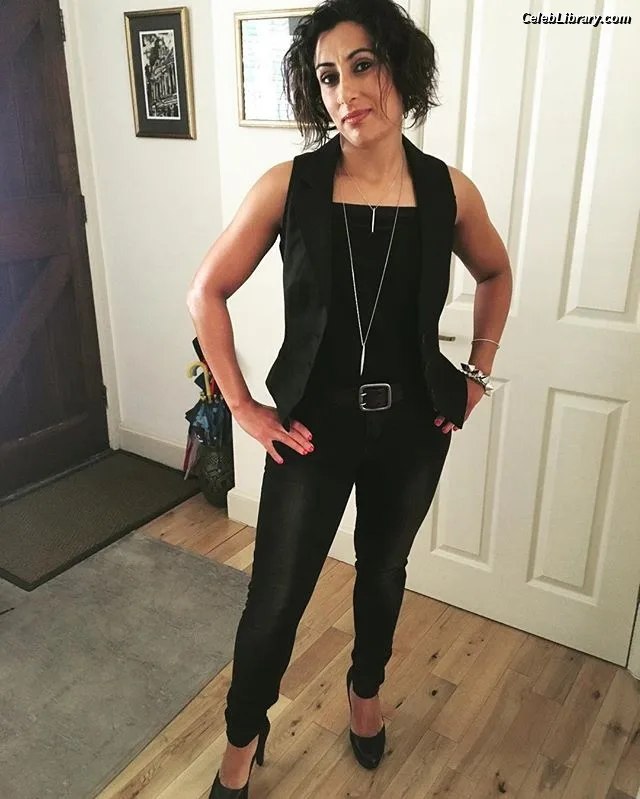 Saira Khan photo 23 of 142