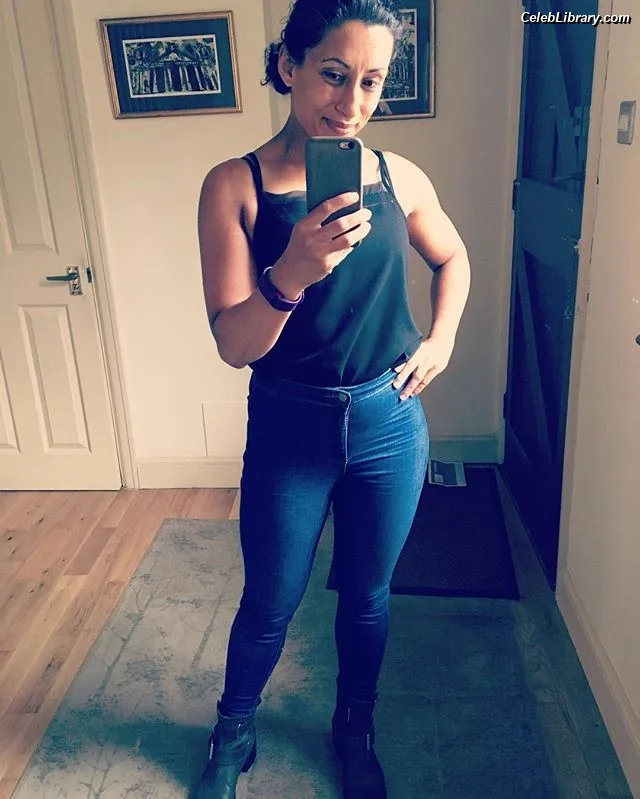Saira Khan photo 24 of 142