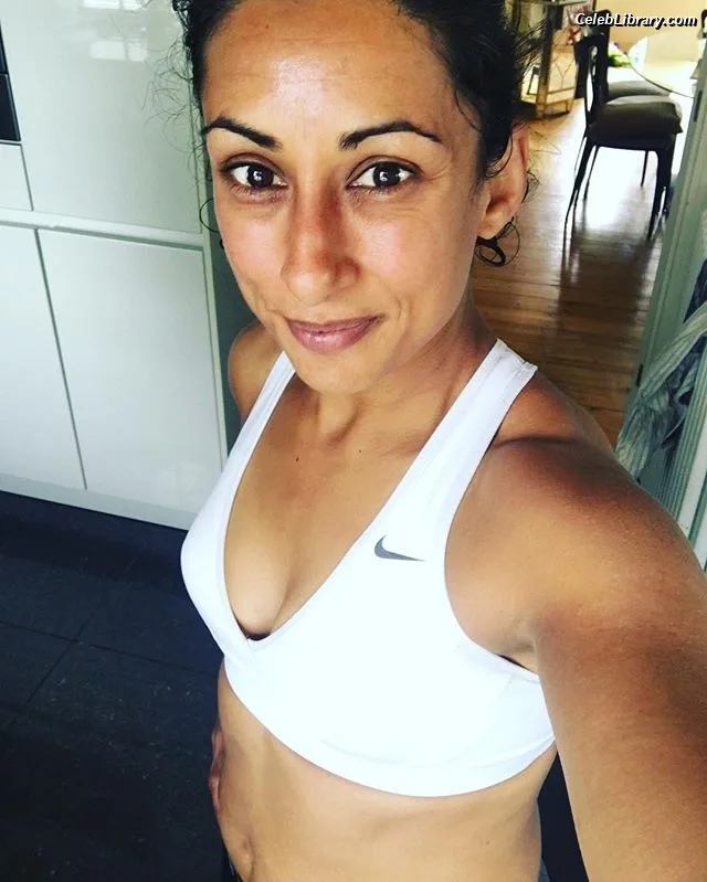 Saira Khan photo 1 of 142