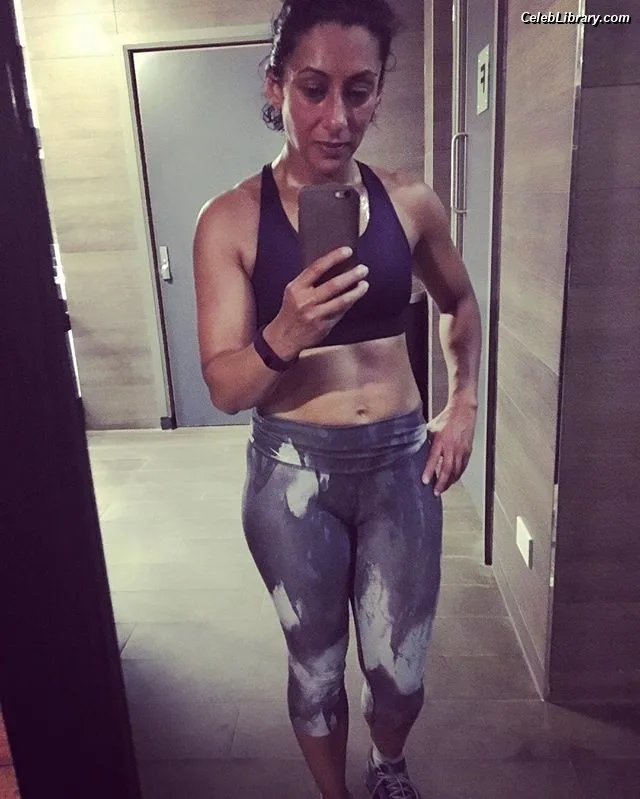 Saira Khan photo 3 of 142