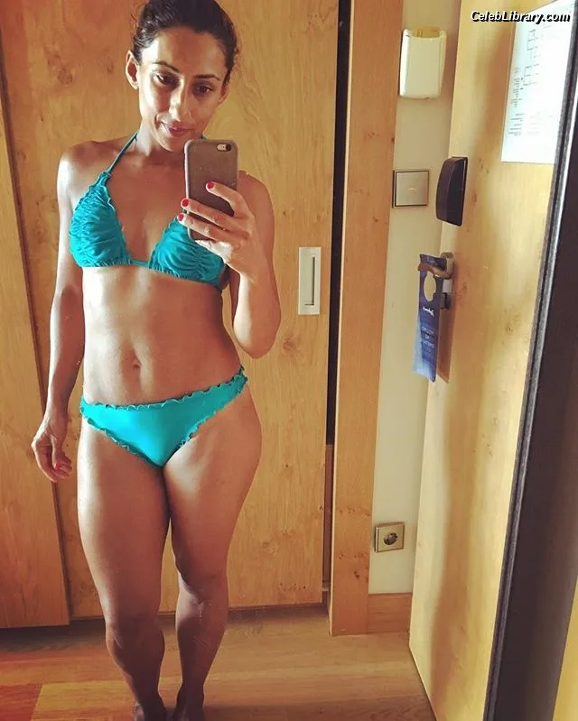 Saira Khan photo 9 of 142