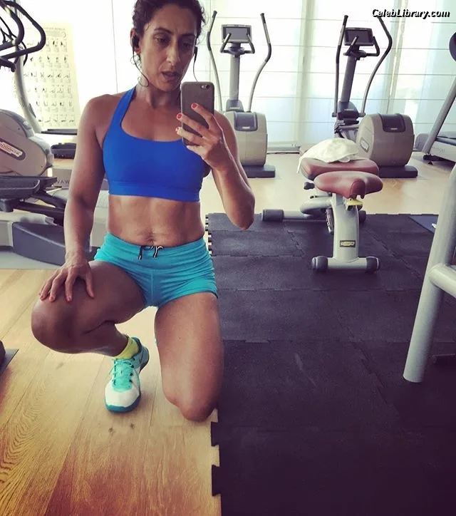 Saira Khan photo 11 of 142