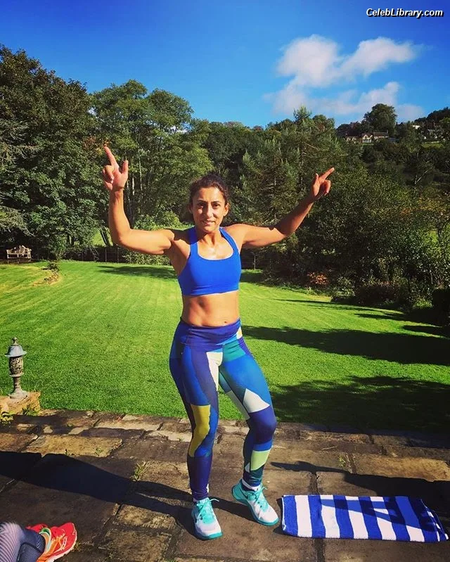 Saira Khan photo 12 of 142