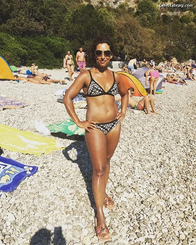 Saira Khan photo 21 of 142