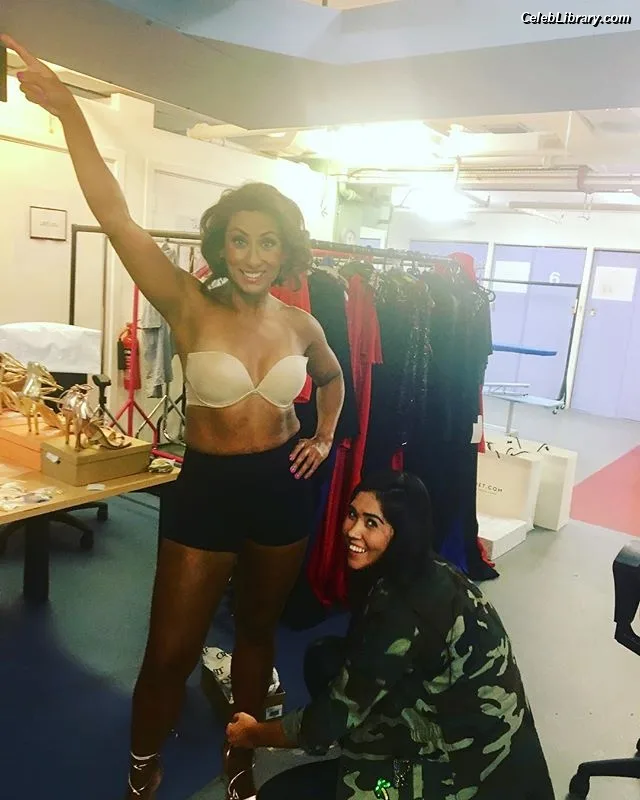 Saira Khan photo 4 of 142
