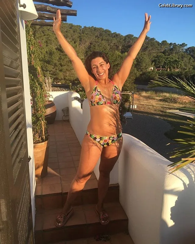 Saira Khan photo 5 of 142