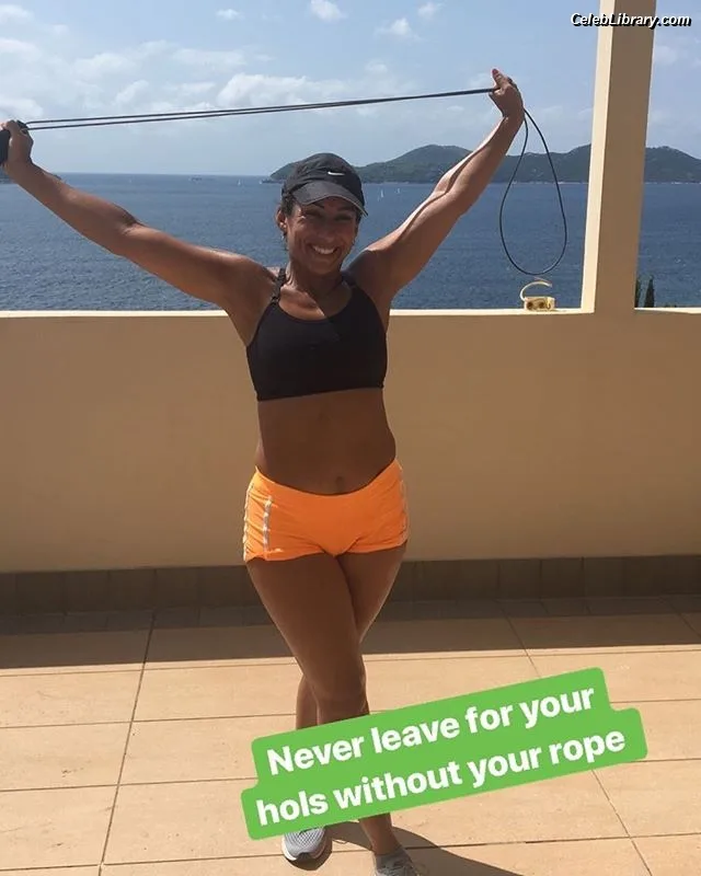 Saira Khan photo 12 of 142
