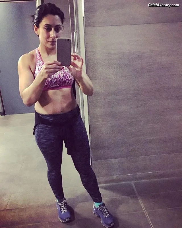 Saira Khan photo 6 of 142