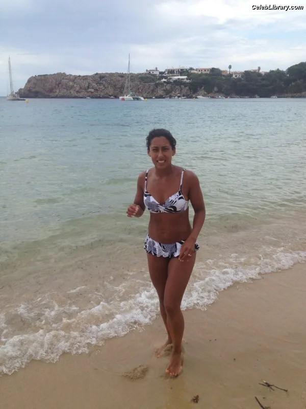 Saira Khan photo 16 of 142