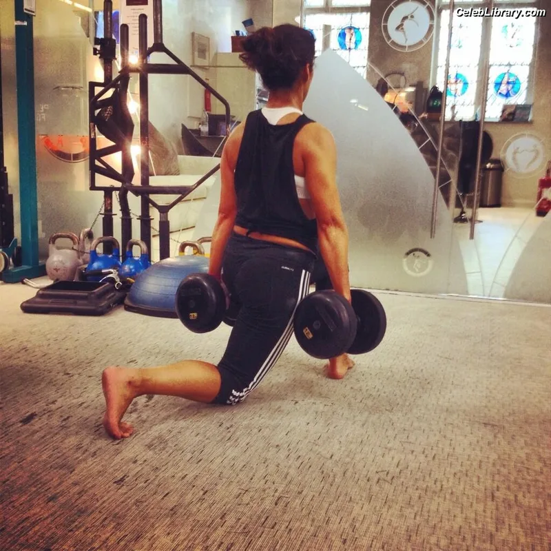 Saira Khan photo 19 of 142