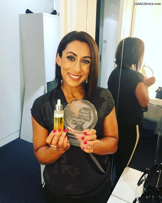 Saira Khan photo 19 of 142