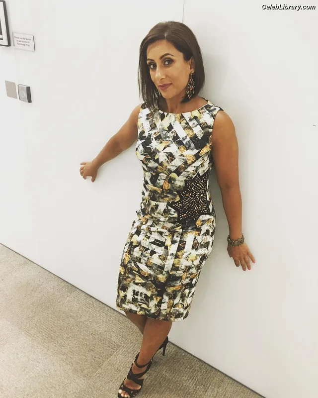 Saira Khan photo 22 of 142