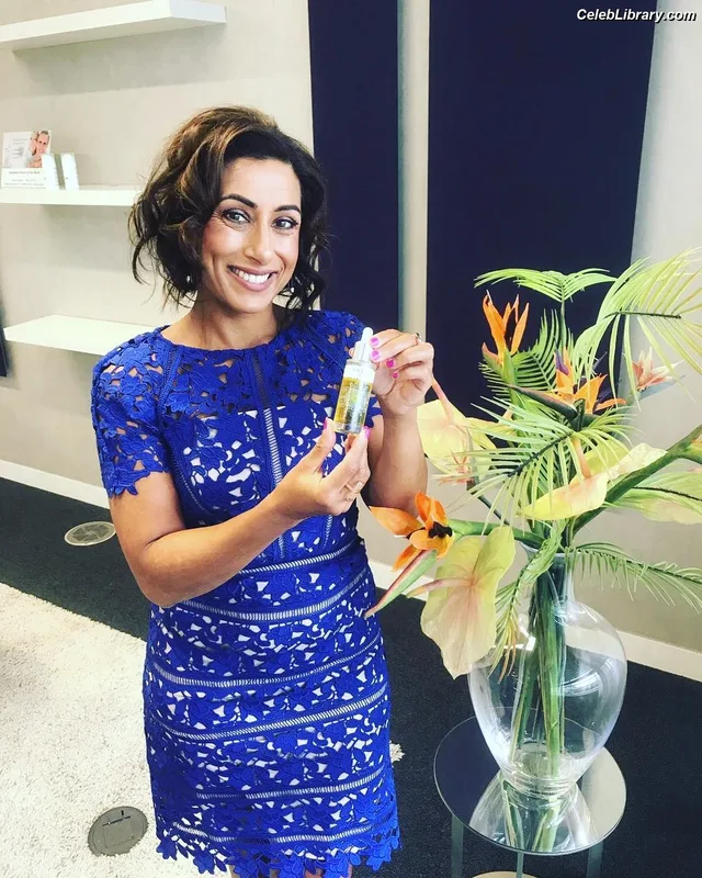 Saira Khan photo 24 of 142