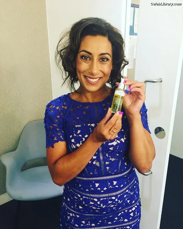 Saira Khan photo 1 of 142