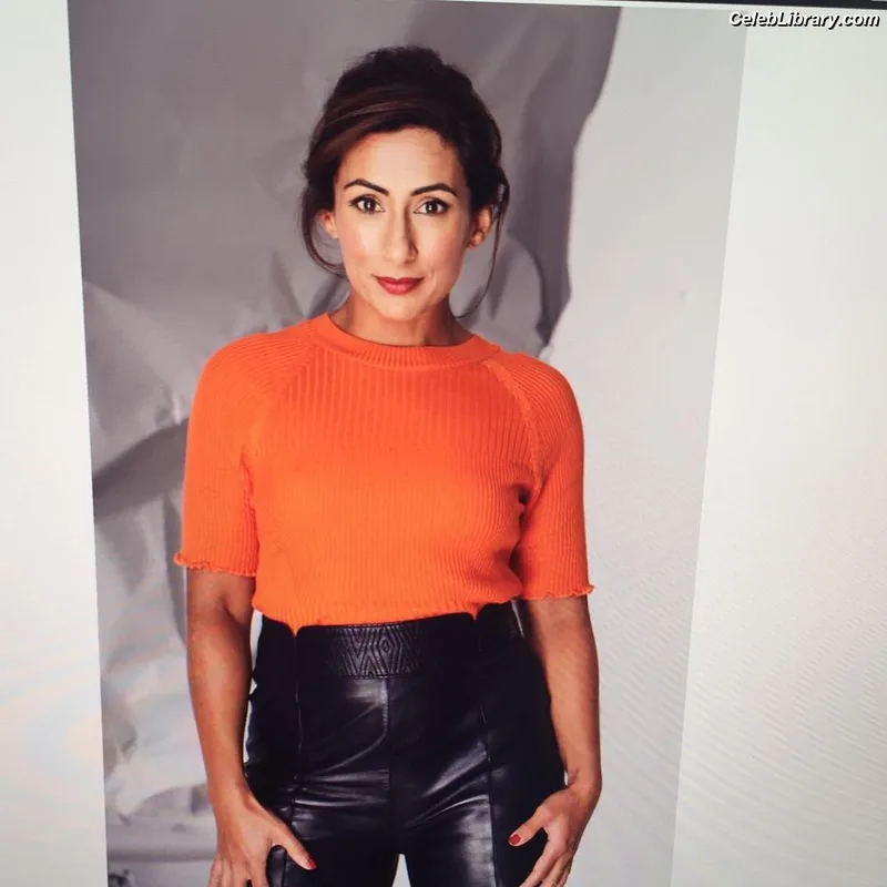 Saira Khan photo 4 of 142