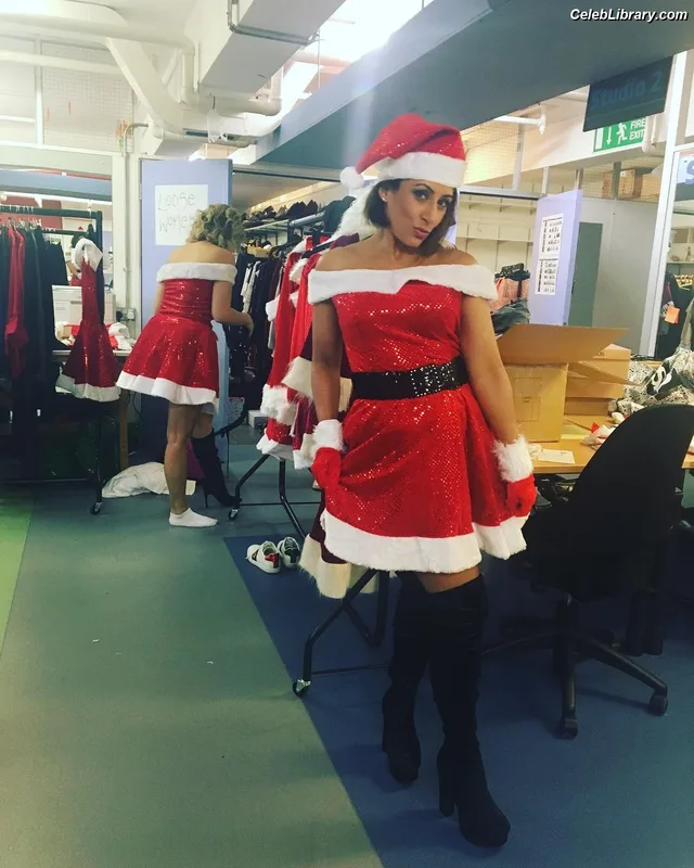 Saira Khan photo 6 of 142