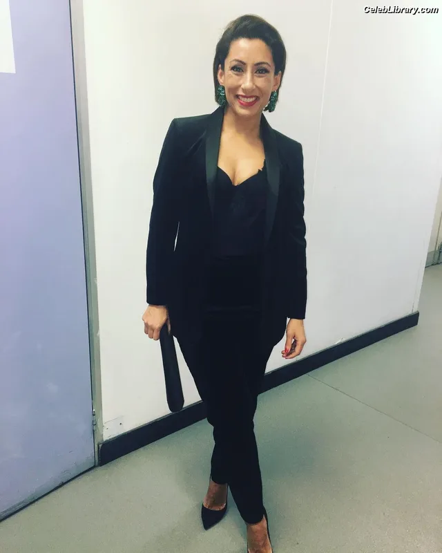 Saira Khan photo 7 of 142