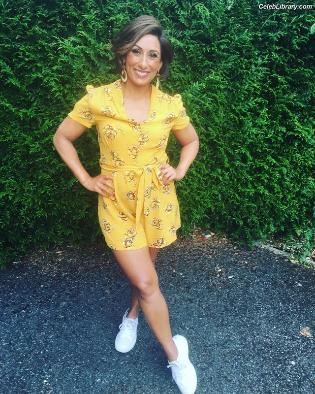Saira Khan photo 15 of 142
