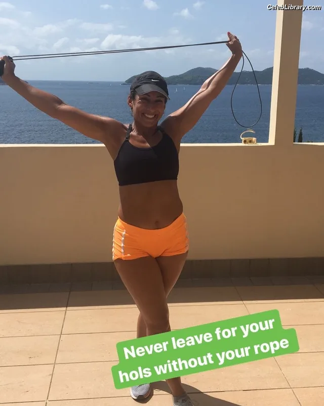 Saira Khan photo 19 of 142