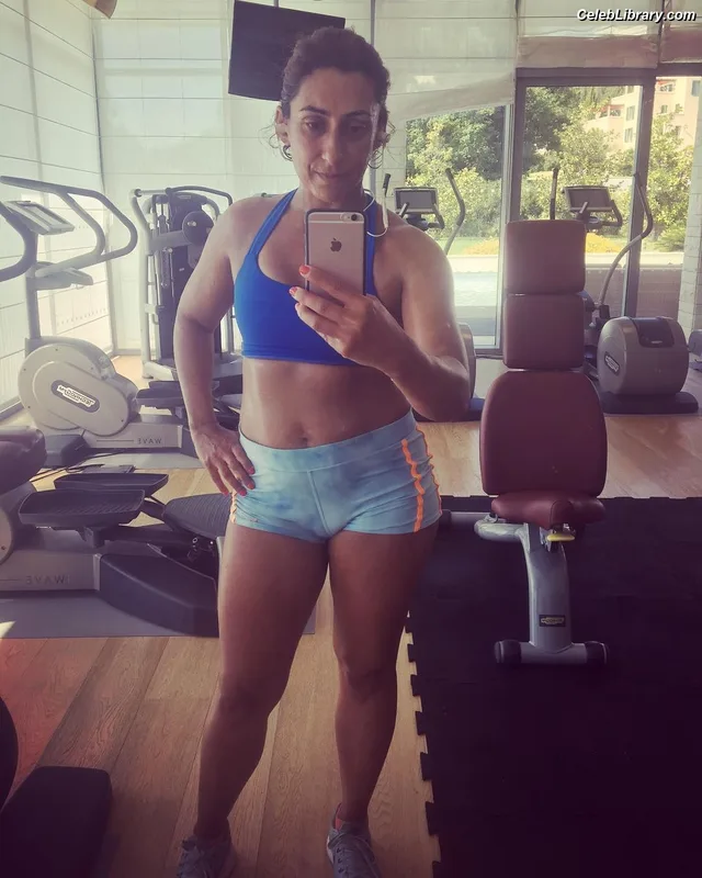 Saira Khan photo 20 of 142