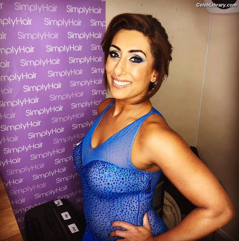 Saira Khan photo 21 of 142