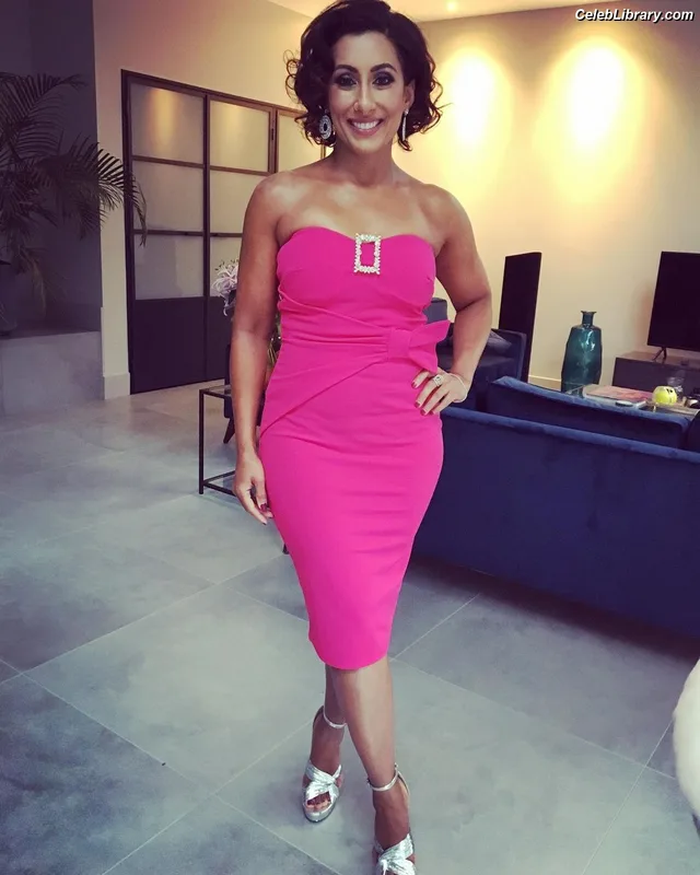 Saira Khan photo 23 of 142