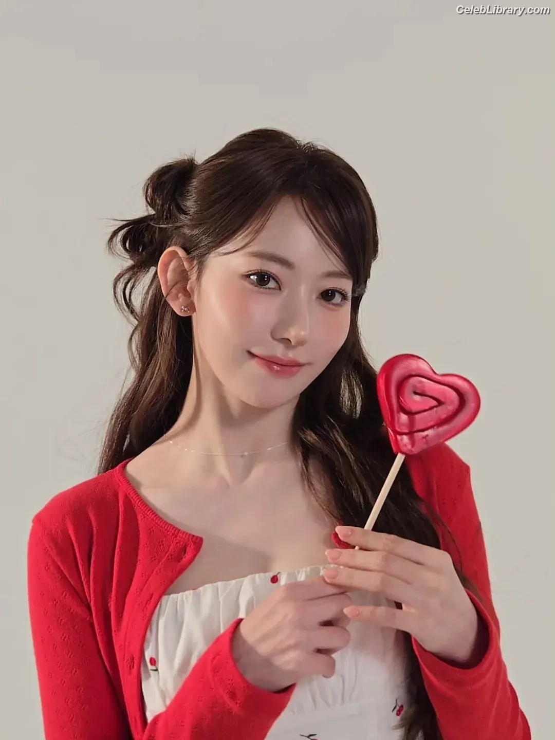 Sakura Miyawaki 宮脇 咲良 LESSERAFIM photo 19 of 729