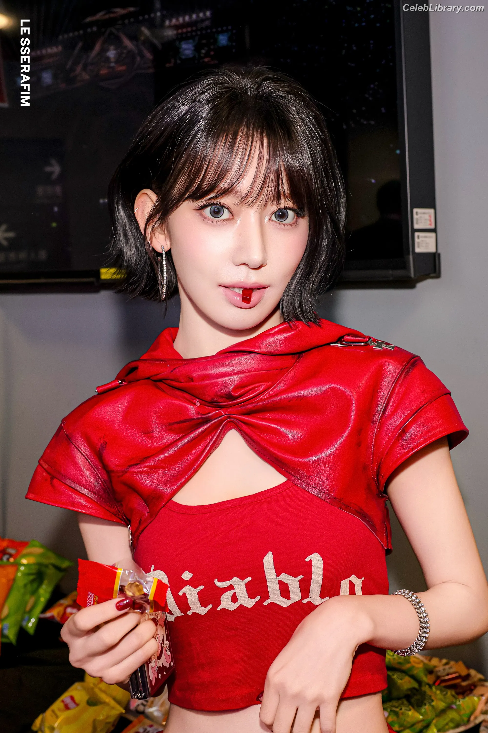Sakura Miyawaki 宮脇 咲良  LESSERAFIM photo 21 of 729