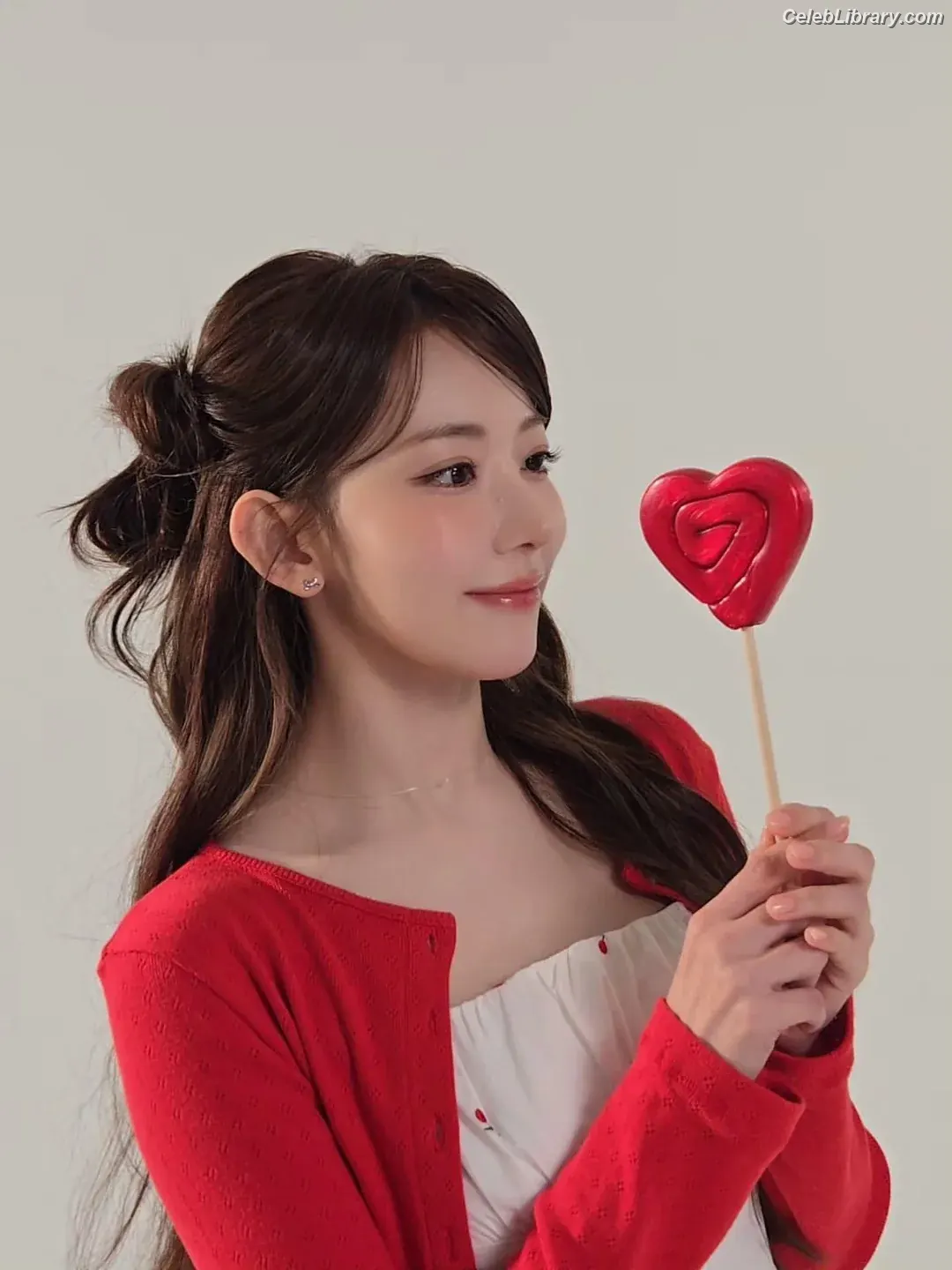Sakura Miyawaki 宮脇 咲良  LESSERAFIM photo 14 of 729