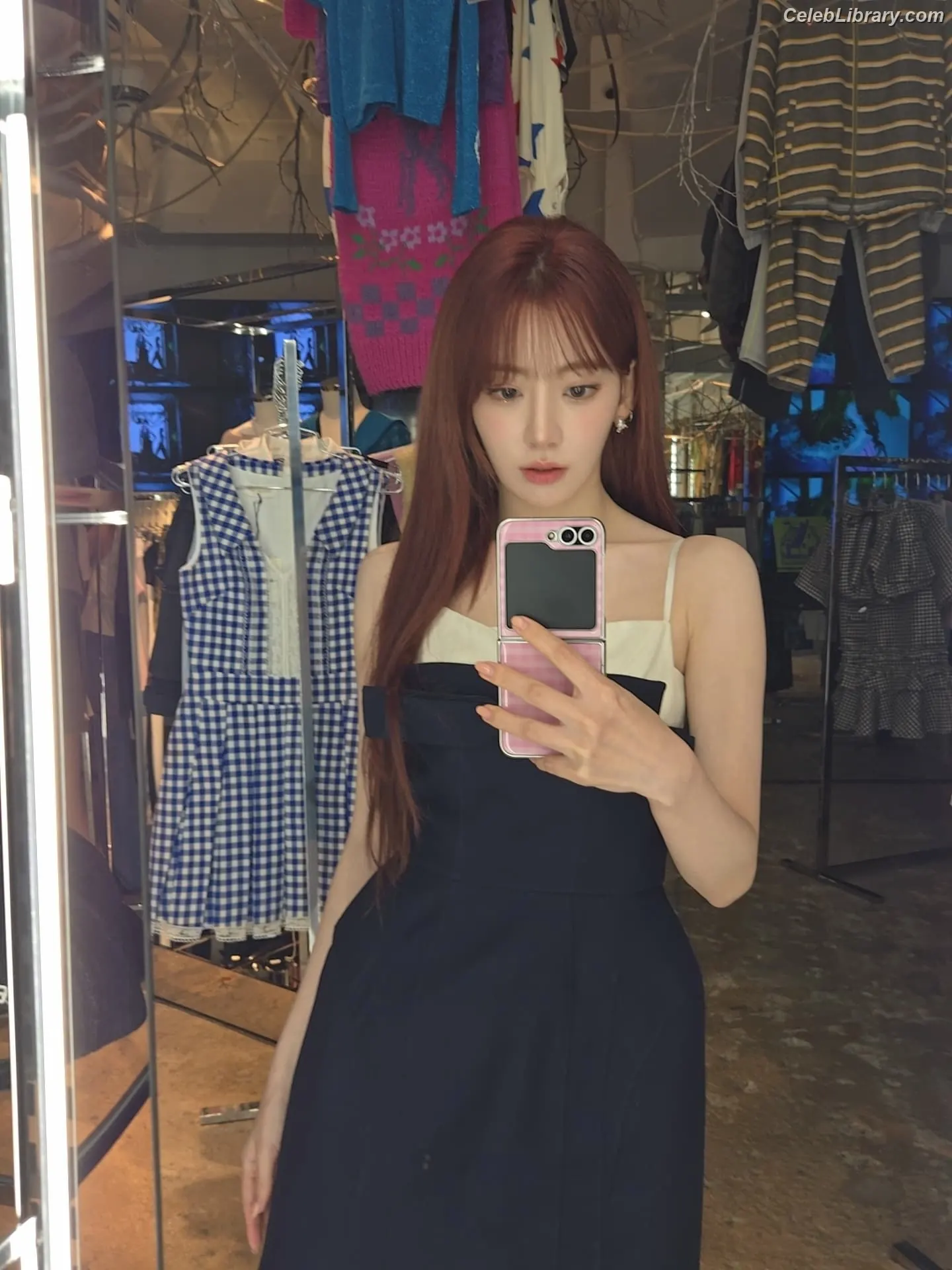 Sakura Miyawaki 宮脇 咲良  LESSERAFIM photo 19 of 729