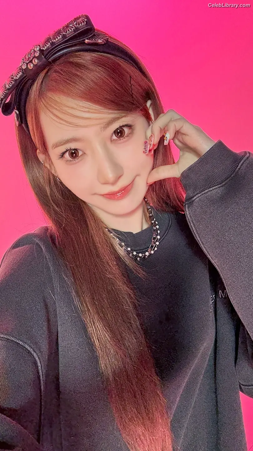 Sakura Miyawaki 宮脇 咲良 LESSERAFIM photo 15 of 729